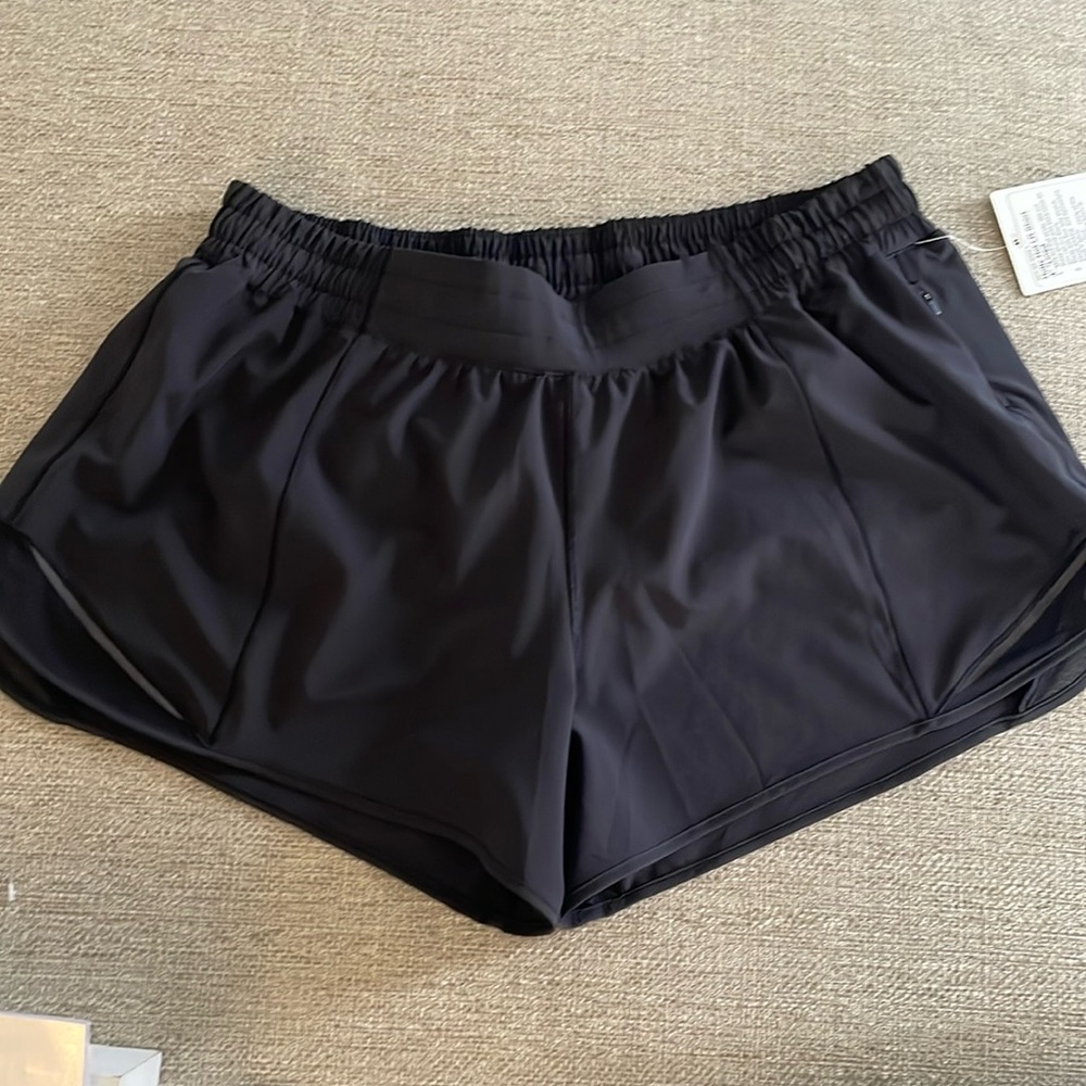 Lululemon Hotty Hot LR Short 4in Lined